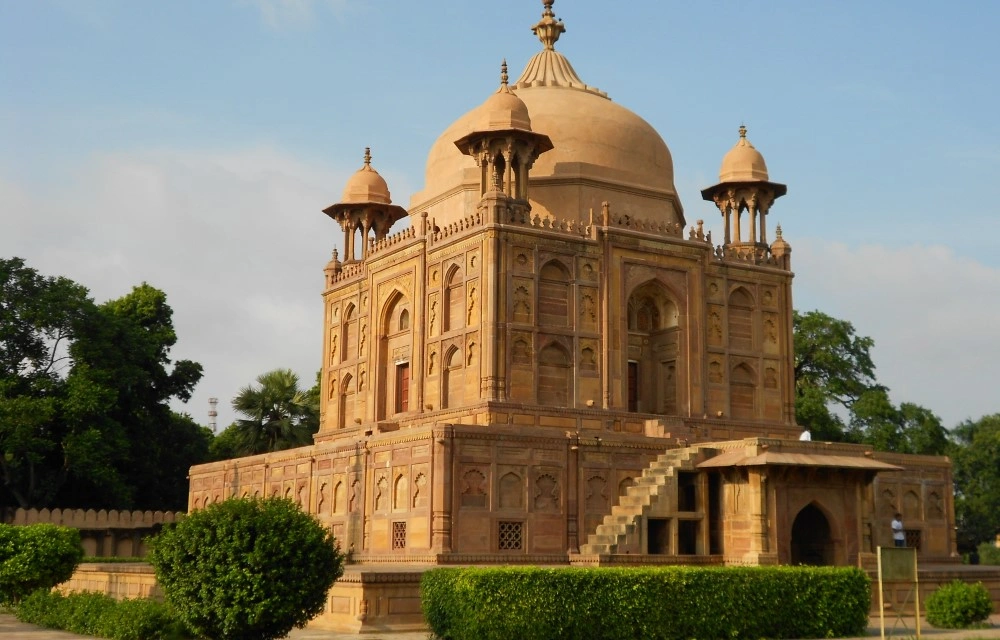 Khusro Bagh in Prayagraj  Pictures